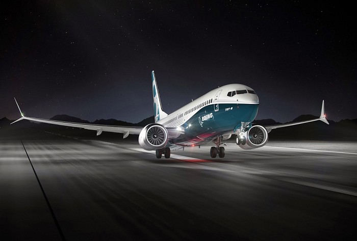 //www.pasazer.com/img/images/airplane/boeing,b737max8.jpg