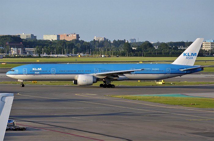 http://www.pasazer.com/img/images/airplane/klmB777300er.jpg