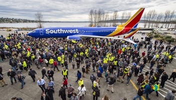 Stewardesa pozywa Southwest Airlines za COVID-19. Zmarł jej mąż