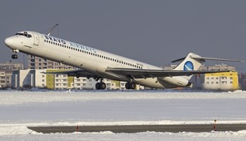 Samolot Bravo Airways wypadł z pasa podczas lądowania