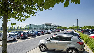Raport: Przybywa parkingów na polskich lotniskach