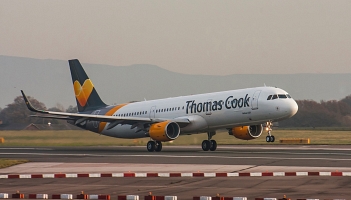 Thomas Cook zbazuje 9. samolot w Gatwick