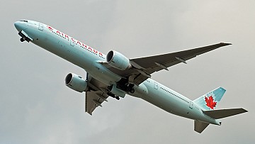 Samolot Air Canada lądował awaryjnie w Baku