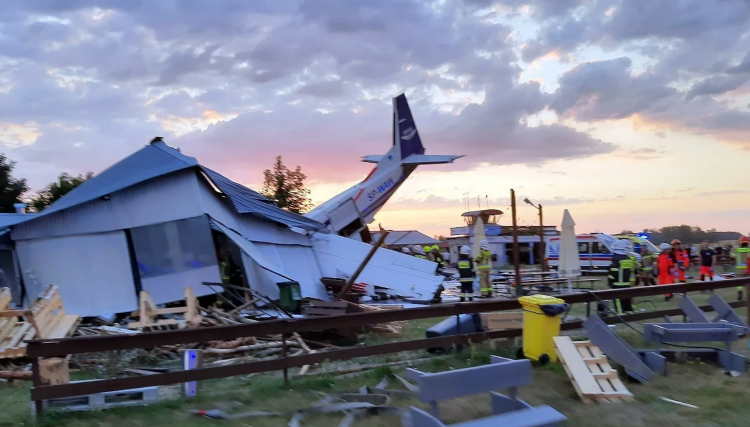 Katastrofa samolotu w Chrcynnie koło Warszawy. Nie żyje pięć osób