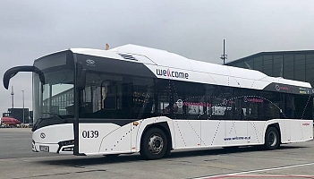 Pierwszy elektryczny autobus na płycie gdańskiego lotniska