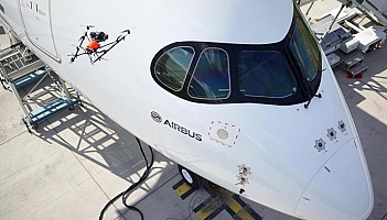 Airbus zademonstrował inspekcję samolotu za pomocą drona