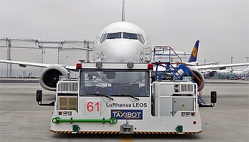 Za sterami: Lufthansa kołuje bez silników