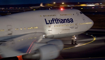 Lufthansa: Boeingiem 747 z Frankfurtu do Berlina