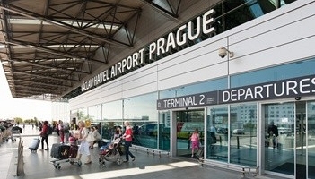 Zobacz co dzieje się w Pradze. Lotnisko uruchomiło streaming na żywo 