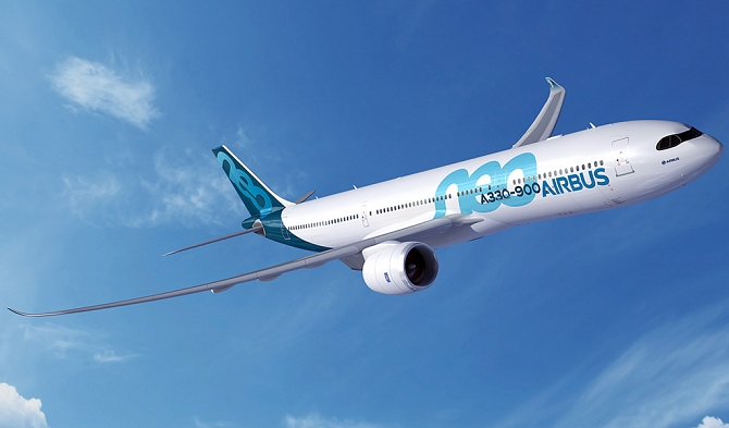 //www.pasazer.com/img/images/normal/A330-900neo__mask_livery_RR.jpg
