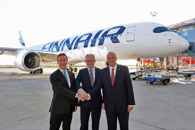 http://www.pasazer.com/img/images/normal/A350_XWB_Finnair_first_delivery_VIPs.jpg