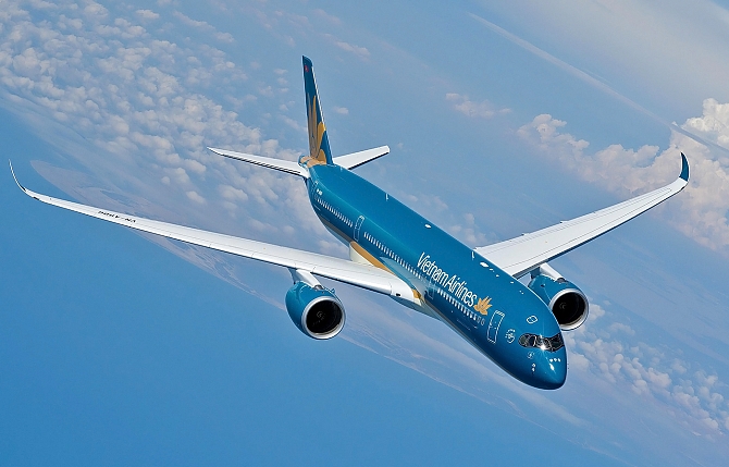 //www.pasazer.com/img/images/normal/A350_XWB_Vietnam_Airlines_in_flight.jpg