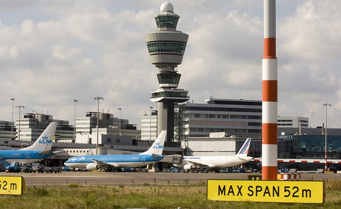 //www.pasazer.com/img/images/normal/Schiphol,ams,klm,fot,AMS,airport_1.jpg