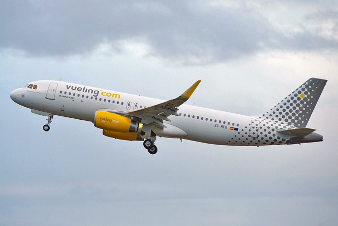 //www.pasazer.com/img/images/normal/a320,vueling,spaceflex,media%20(3).jpg