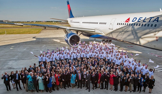 http://www.pasazer.com/img/images/normal/a330-300,delta,242t,media2.jpg