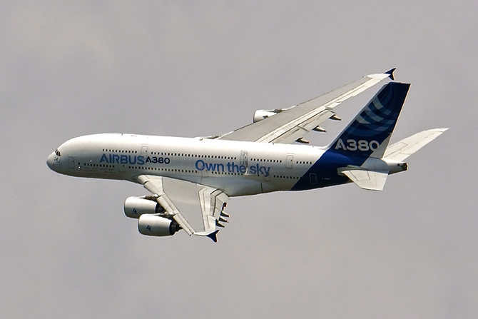 //www.pasazer.com/img/images/normal/a380,own,the,sky,pbozyk.jpg