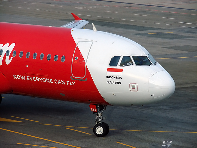 //www.pasazer.com/img/images/normal/airasia,a320,sin,pbozyk.jpg