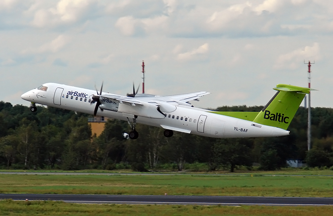 //www.pasazer.com/img/images/normal/airbaltic,q400,txl(pbozyk).jpg