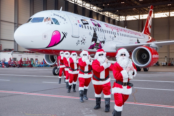 //www.pasazer.com/img/images/normal/airberlin,christmas,a320,media%20(1).jpg