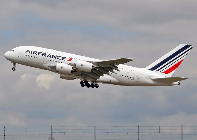 //www.pasazer.com/img/images/normal/airfrance,a380,cdg,pbozyk.jpg