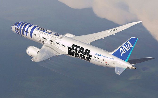 //www.pasazer.com/img/images/normal/ana,b787-9,starwars,media%20(1).jpg