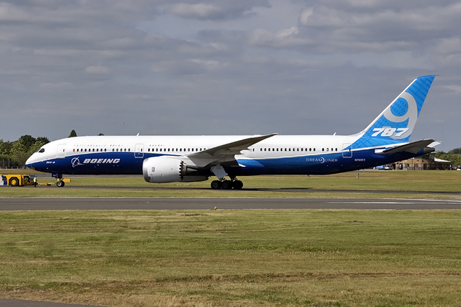 //www.pasazer.com/img/images/normal/boeing,787-9,farnborough,pbozyk.jpg