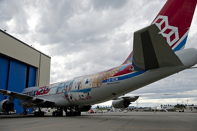 //www.pasazer.com/img/images/normal/cargolux,b747-8,LX-VCM,media%20(2).jpg