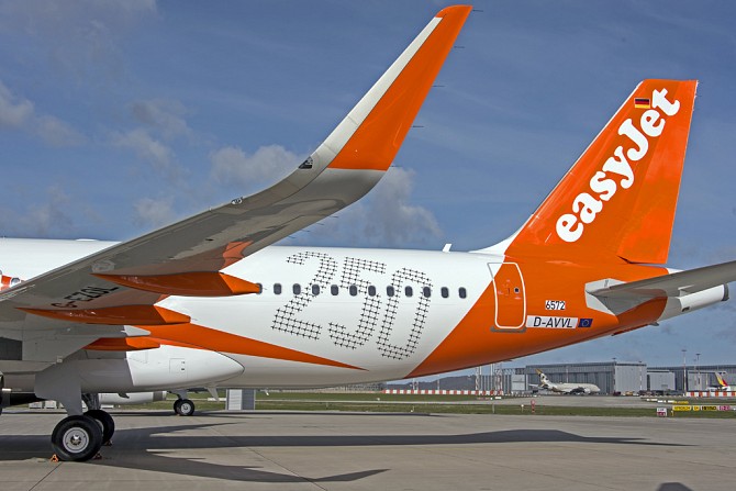 //www.pasazer.com/img/images/normal/easyjet,250th,a320,media%20(2).jpg