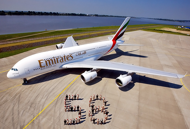 //www.pasazer.com/img/images/normal/emirates,58th,a380,media.jpg