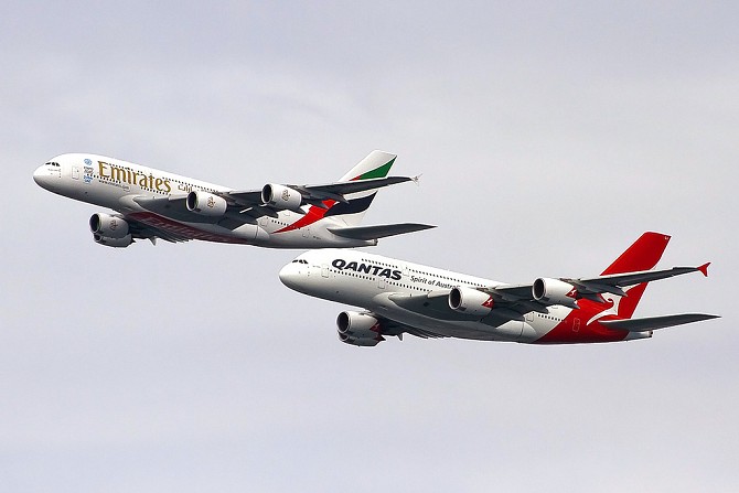 //www.pasazer.com/img/images/normal/emirates,qantas,a380,sydney,media.jpg