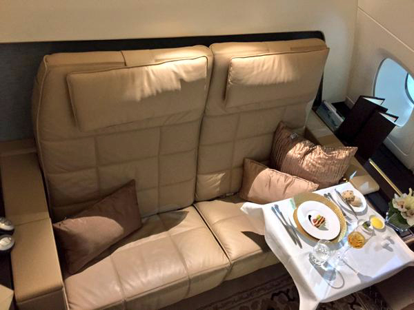 //www.pasazer.com/img/images/normal/etihad,a380,cabin,plane%20(3).jpg