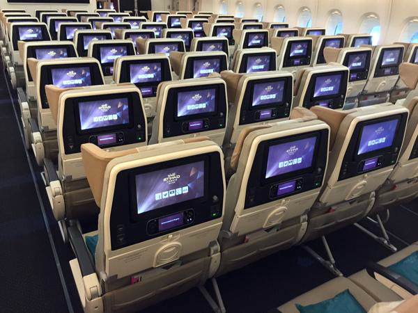 //www.pasazer.com/img/images/normal/etihad,a380,cabin,plane%20(4).jpg