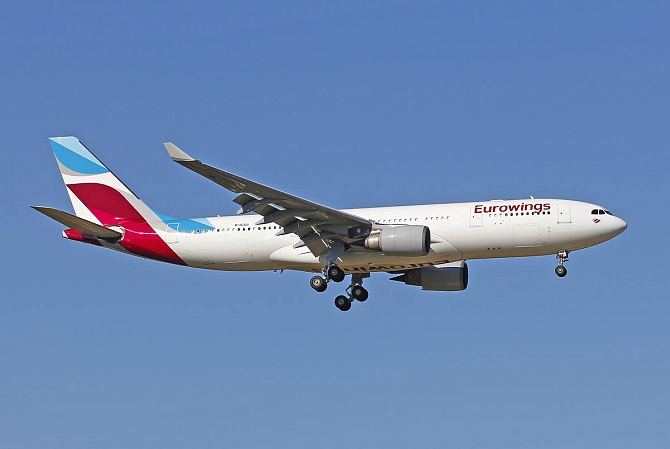 //www.pasazer.com/img/images/normal/eurowings,a330,jannsen.jpg