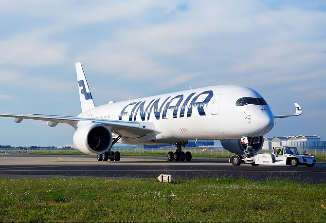 //www.pasazer.com/img/images/normal/finnair,a350,rollout,airbus.jpg