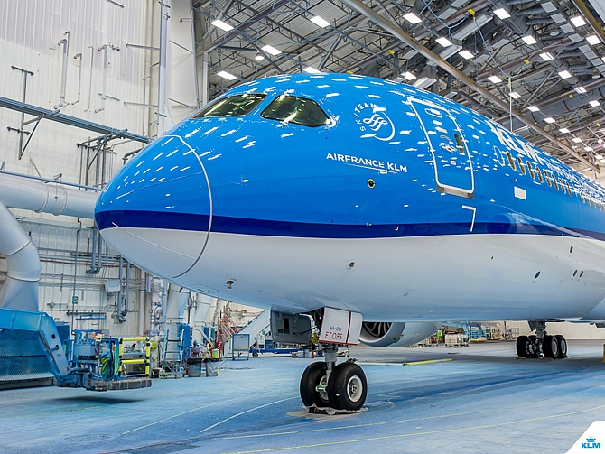 //www.pasazer.com/img/images/normal/klm,b787-9,dreamliner,media%20(2).jpg