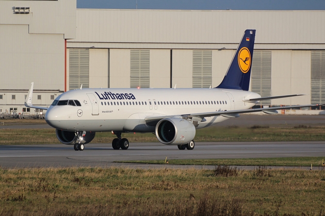 //www.pasazer.com/img/images/normal/lufthansa,a320neo,xfwspotter.jpg