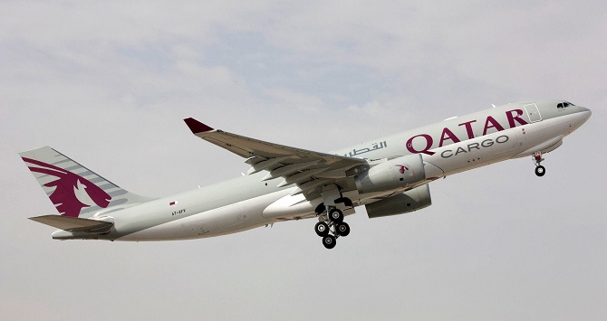 //www.pasazer.com/img/images/normal/qatar,cargo,a330,media.jpg