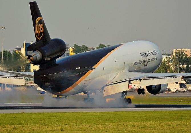 //www.pasazer.com/img/images/normal/ups,waw,md-11f,pbozyk.jpg