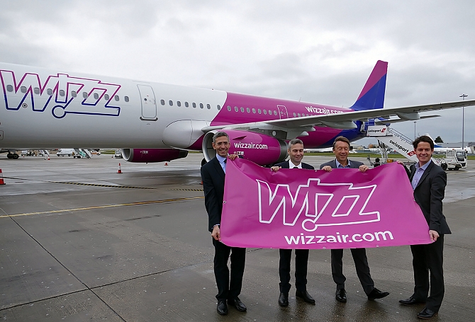 //www.pasazer.com/img/images/normal/wizz,ltn,a321,pbozyk17.jpg