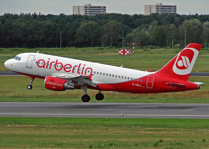 //www.pasazer.com/img/images/airplane/airberlin,a319,berlin.jpg