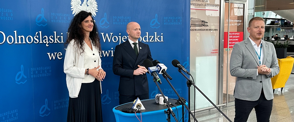 Paszport biometryczny na lotnisku. Jedyny taki punkt w Polsce!