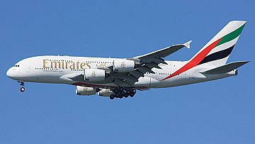 A380 Emirates poleci przez Mediolan do Nowego Jorku
