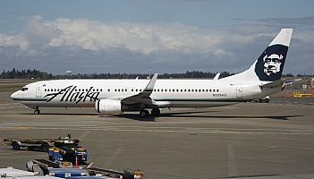 Alaska Airlines wyląduje przy fabryce Boeinga