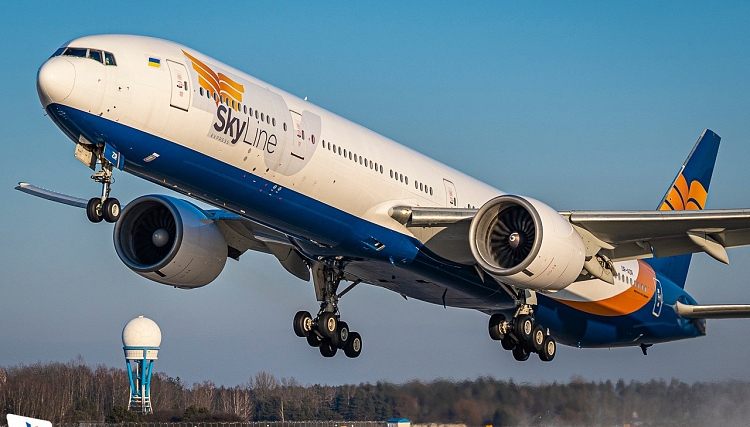 Rekordowo pojemny boeing na trasach z Warszawy i Katowic