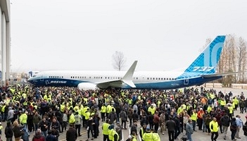 Ryanair negocjuje zamówienie 100 największych 737 MAX
