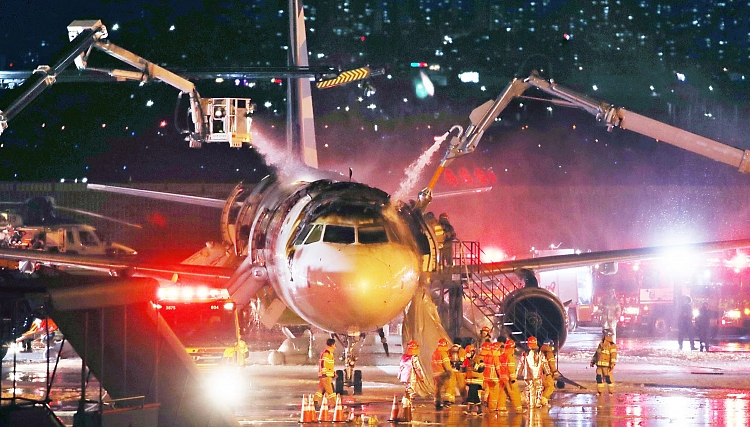 Airbus A321 spłonął na lotnisku w Busan