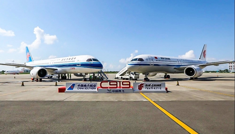 Air China i China Southern Airlines odebrały pierwsze maszyny Comac C919