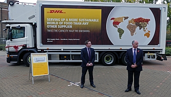 DHL prezentuje dwupokładową ciężarówkę dla cateringu