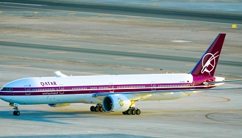 Boeing 777-300 Qatar Airways w malowaniu retro
