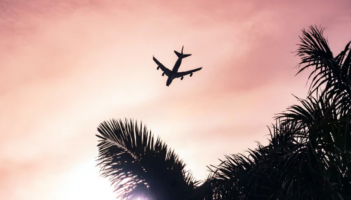 Lot samolotem luksusem? Aktywiści proponują podatek dla najczęściej latających